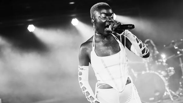 Stages A/Live: Η Pongo έρχεται να μαγνητίσει τις αισθήσεις μας στον ρυθμό των afrobeats