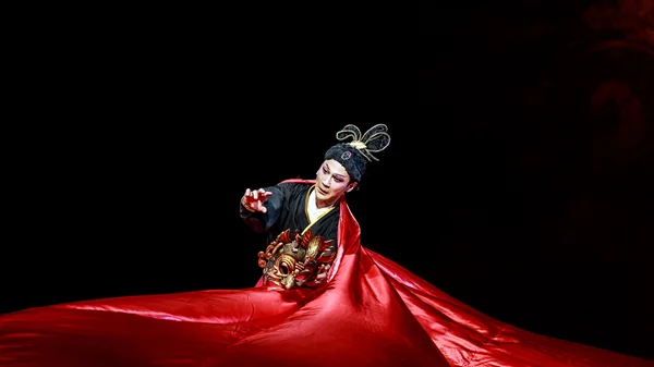 Το Εθνικό Θέατρο της Κίνας "ταξιδεύει" στο αεροδρόμιο της Αθήνας