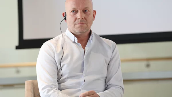 Ούλριχ Ράσε: "Στον ‘Αγαμέμνονα’ συνοψίζω έργο ετών και αυτό το αποκορύφωμα θα παρουσιαστεί στην Επίδαυρο"