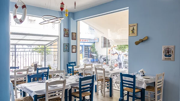 Video walkthrough: Η Ναταλία Δραγούμη ξεκινά τις καλοκαιρινές εξόδους από το "Ουζερί του Λάκη"