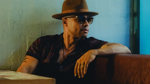 O Anduze αναλαμβάνει την "προθέρμανση" για την έκτη μέρα του Release Athens