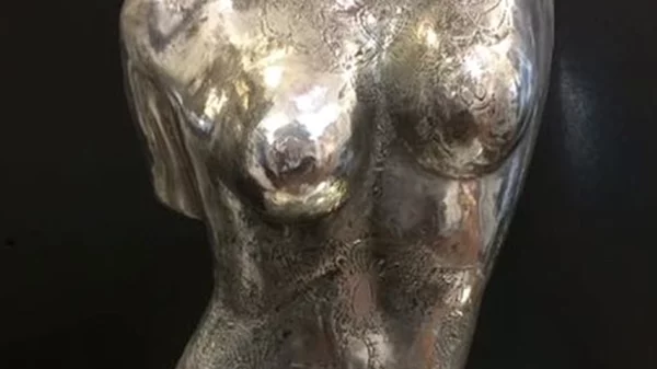 Η τέχνη του τατουάζ αναδεικνύεται στα γλυπτικά έργα του Marco Manzo