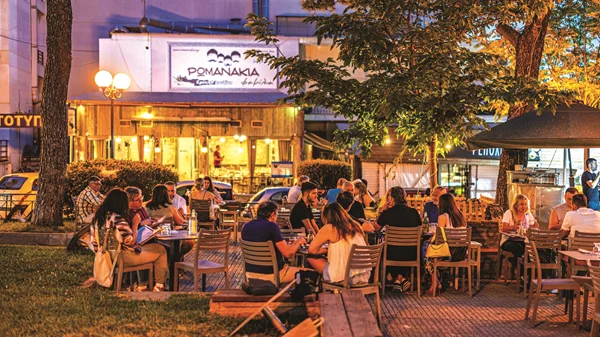 Τα "Ρωμανάκια": Κρητικό τσιμπούσι και το καλοκαίρι