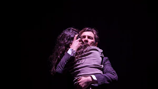 Τα θέατρα Πορεία και Σταθμός σε γιορτινές διαδικτυακές προβολές