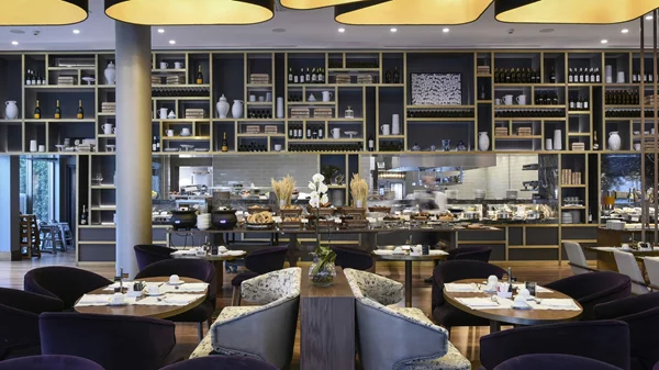 "Makedonia Palace", Θεσσαλονίκη: Ανάσταση αγναντεύοντας το Θερμαϊκό