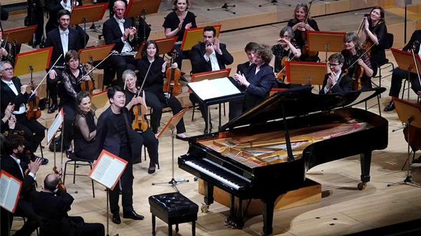 Παρέλαση και εντυπωσιακές επιδόσεις των νέων αστέρων της κλασικής μουσικής στο Μέγαρο!