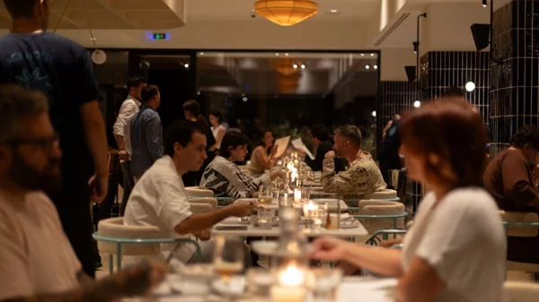 Τραπέζι για δύο στο "Sebastian"