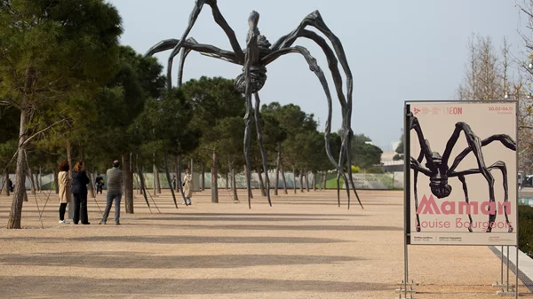 Δημόσιος χώρος: προθήκη για έργα βιτρίνας ή χώρος συνεύρεσης με τέχνη που μπορεί να μας ταρακουνήσει;