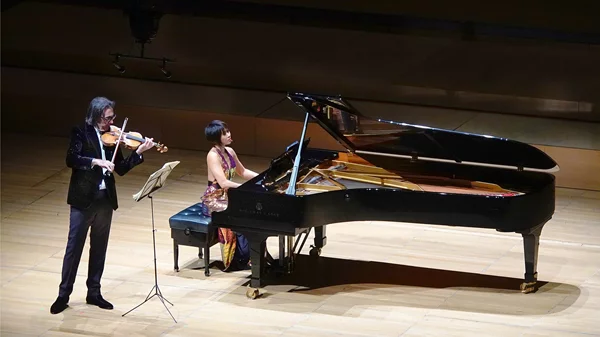 Ρεσιτάλ Καβάκου/Ουάνγκ – Μούλλοβα/Μπήτσον: αναμετρήσεις κορυφής για βιολιά/πιάνα στο Μέγαρο