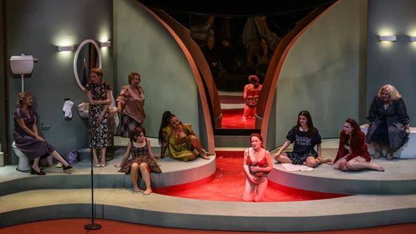 Στο σώμα της