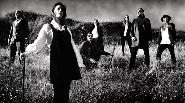 Archive: Με αγάπη που κρατάει στον χρόνο