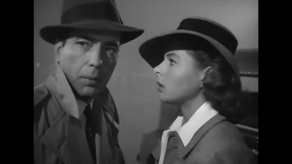 Casablanca: 80 χρόνια από την πρεμιέρα του αριστουργήματος που μας χάρισε το γοητευτικότερο ζευγάρι στην ιστορία του σινεμά