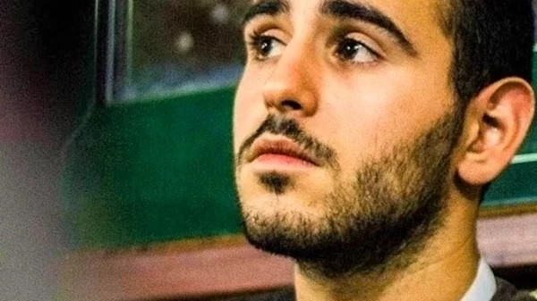 O ανερχόμενος συγγραφέας Mιχάλης Μαλανδράκης απαντά σε δέκα ερωτήσεις, σε μια εφ’ όλης της ύλης συνέντευξη