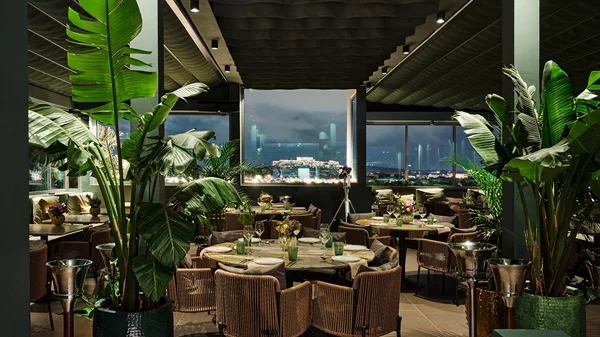 Η αγάπη χτυπάει κόκκινο στην πράσινη όαση του "Radisson Blu Park Hotel" και του "10 Urban Roof Restaurant"!