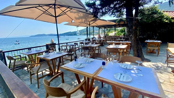 Το S.Pellegrino και το Acqua Panna μάς προτείνουν το "Exantas Bar - Restaurant"