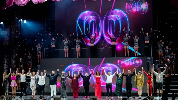 "Τότε, τώρα, πάντα": Ο Σταμάτης Φασουλής ενορχηστρώνει την επιθεώρηση του καλοκαιριού στο Θέατρο Άλσος