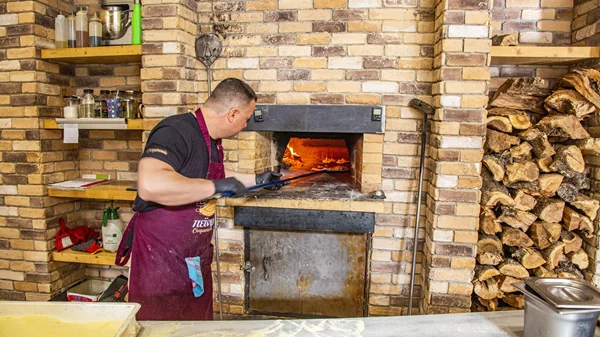 Video walkthrough: Η Ναταλία Δραγούμη δοκιμάζει φουρνιστά καλούδια στο "Πεϊνιρλί Ονομαστός"