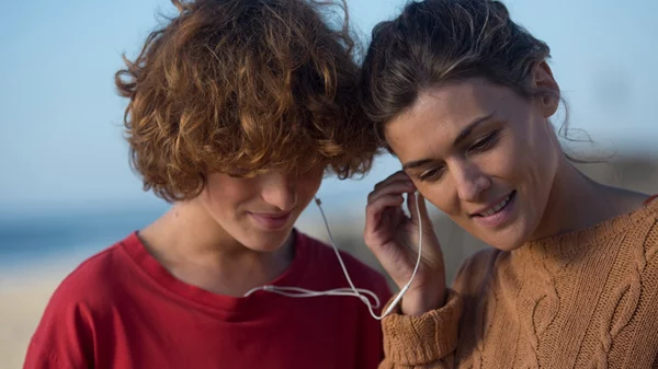 Το ERTFLIX τιμά τη γιορτή της μητέρας