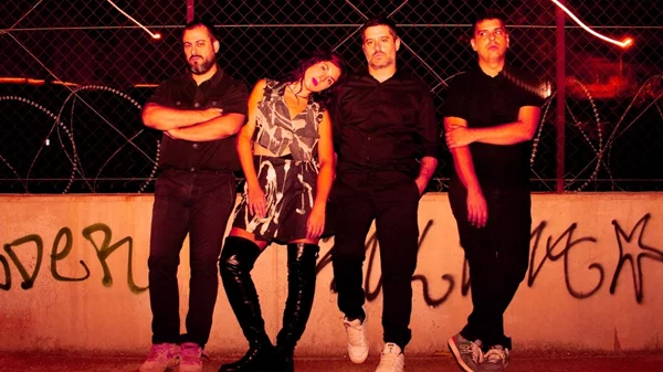 "Στον δρόμο που φυτρώναν φράουλες": Έφτασε ο νέος δίσκος των Echo Tides