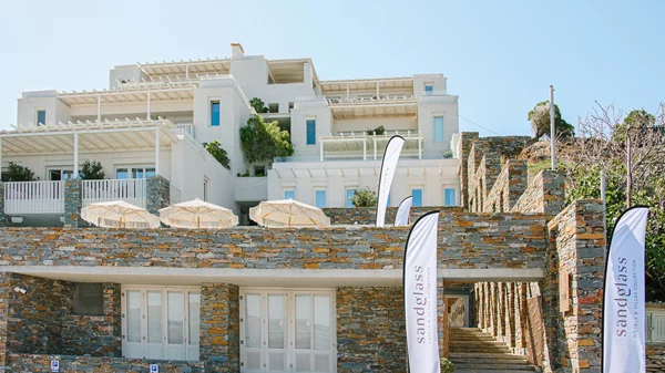 Θα δίναμε γη και ύδωρ για να βυθιστούμε ξανά στη μαγεία του "Ydor Hotel & Spa" στην Τζια