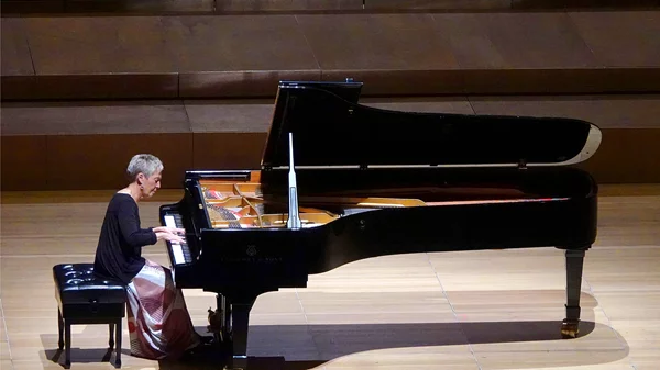 4 κυρίες του πιάνου και ένας εξαίρετος τσελίστας για το επιτυχημένο ξεκίνημα του "Φεστιβάλ Άνοιξης του Μεγάρου"