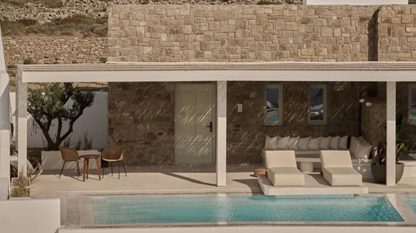 "Yi Hotel Mykonos": Μινιμαλισμός, ιδιαίτερες γεύσεις και all-day διασκέδαση στο νέο boutique ξενοδοχείο της Μυκόνου