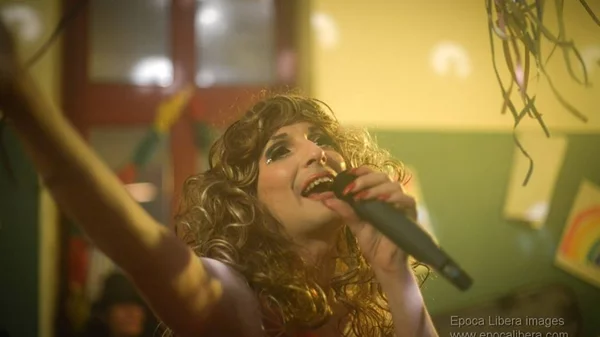 Η drag queen Μελίτα Σκαμπώ έρχεται για να μας...πεθάνει
