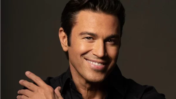 Ο Μάριος Φραγκούλης συναντά την Dulce Pontes στο Μέγαρο Μουσικής