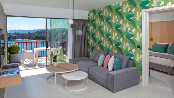 "Skiathos Palace": Εκλεκτική φιλοξενία 5 αστέρων