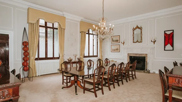 12 σύγχρονοι καλλιτέχνες τιμούν τον Γιώργο Σεφέρη με μια έκθεση στην ελληνική πρεσβευτική κατοικία στο Λονδίνο