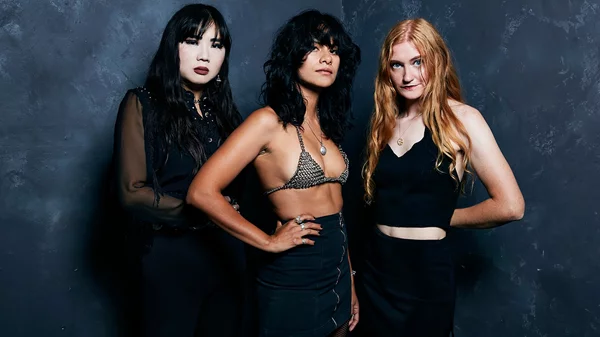 Οι L.A. Witch φέρνουν την ψυχεδέλεια της Καλιφόρνια στο "Temple"