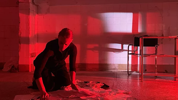 "Room 87": μία περφόρμανς των γυναικείων φωνών