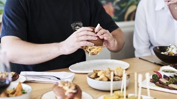 Σάββατο με BBQ στο  Colonial στο Golf της Γλυφάδας