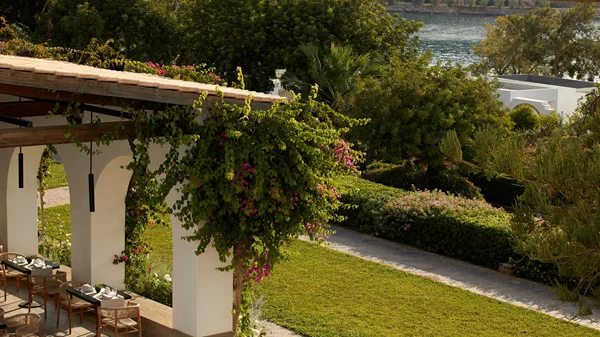 "Minos Beach art hotel", Άγιος Νικόλαος: Η κρητική παράδοση συναντά τη design φιλοξενία στο ξενοδοχείο που επαναπροσδιορίζει την πολυτέλεια και την αυθεντικότητα