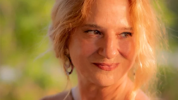 Η Ευανθία Ρεμπούτσικα σε μια συναυλία για τη Μέριμνα