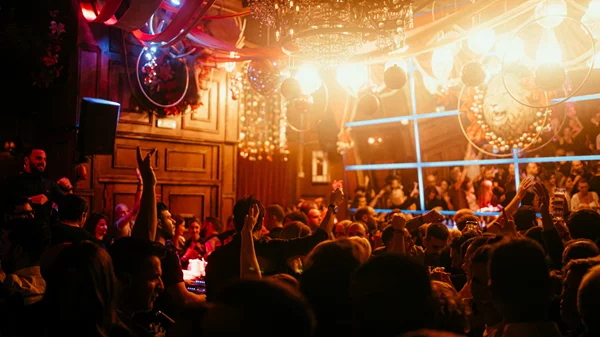 To "mystique" party επιστρέφει στο "Rock n Roll Athens"