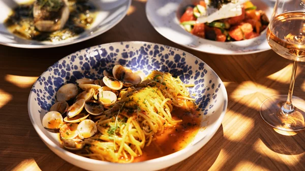 Το "Barbarossa Athens" δικαιώνει τη φήμη του παριανού brand με τη διεθνή παρουσία