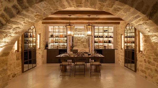 "Inotropes Boutique Suites": Cocooning στο βραβευμένο χωριό Αρχάνες