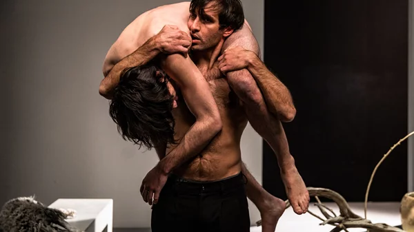 Η "Φαίδρα" συνεχίζει στο Προσκήνιο με νέα διανομή