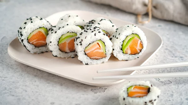 Εσύ ξέρεις τι σούσι να παραγγείλεις; Τα πιο δημοφιλή είδη της παγκόσμιας μανίας