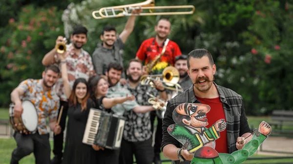 "Το λεωφορείο του Καραγκιόζη": Ένα θεατρικό ταξίδι για όλες τις ηλικίες