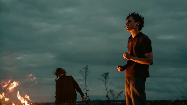 Ο 'Αχινός' του Χάρις Ντίκινσον είναι ένα ντεμπούτο γεμάτο οργή και τρυφερότητα