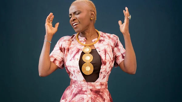Angélique Kidjo: "Όταν κοιτάς τη Γη από το Διάστημα δεν υπάρχουν σύνορα"