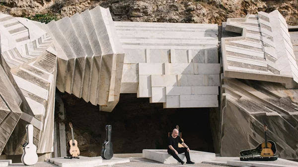 Ρεσιτάλ κιθάρας από τον Νίκο Μπαλογιάννη: Μια μουσική αναδρομή στις νότες του χρόνου