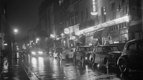 Η νέα ραδιοφωνική σειρά "Άσκοπες βόλτες το βράδυ" φέρνει μαζί εικαστικούς και άλλους δημιουργούς