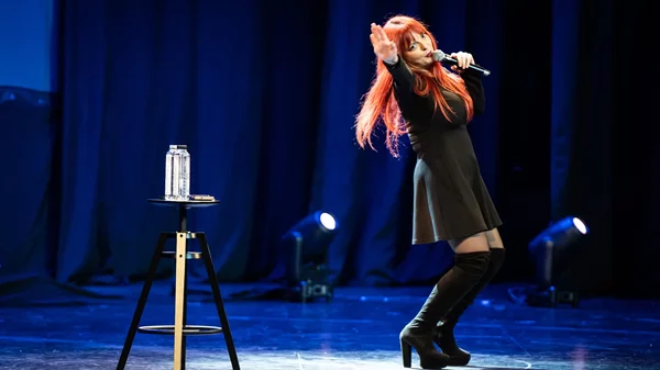 "Και τι έλεγα;": Η Χρύσα Κατσαρίνη με νέο stand up comedy σόλο