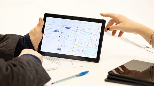 "Ξέρεις από ίντερνετ; 60+": Το επιτυχημένο workshop επιστρέφει με νέο κύκλο μαθημάτων στη Δημοτική Αγορά Κυψέλης