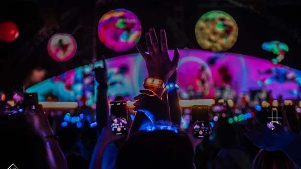 Οι Coldplay στηρίζουν τους μικρότερους συναυλιακούς χώρους