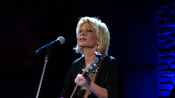 Η Κατερίνα Ντίνου στο  "Caja De Musica"