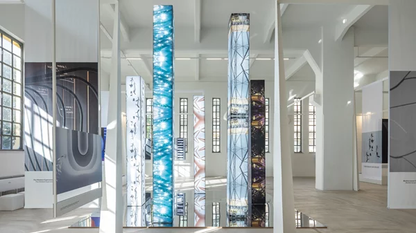 "Τοπόσημα Διασύνδεσης" στο Πρώην Δημόσιο Καπνεργοστάσιο: γνωρίστε τους φωτογράφους της έκθεσης